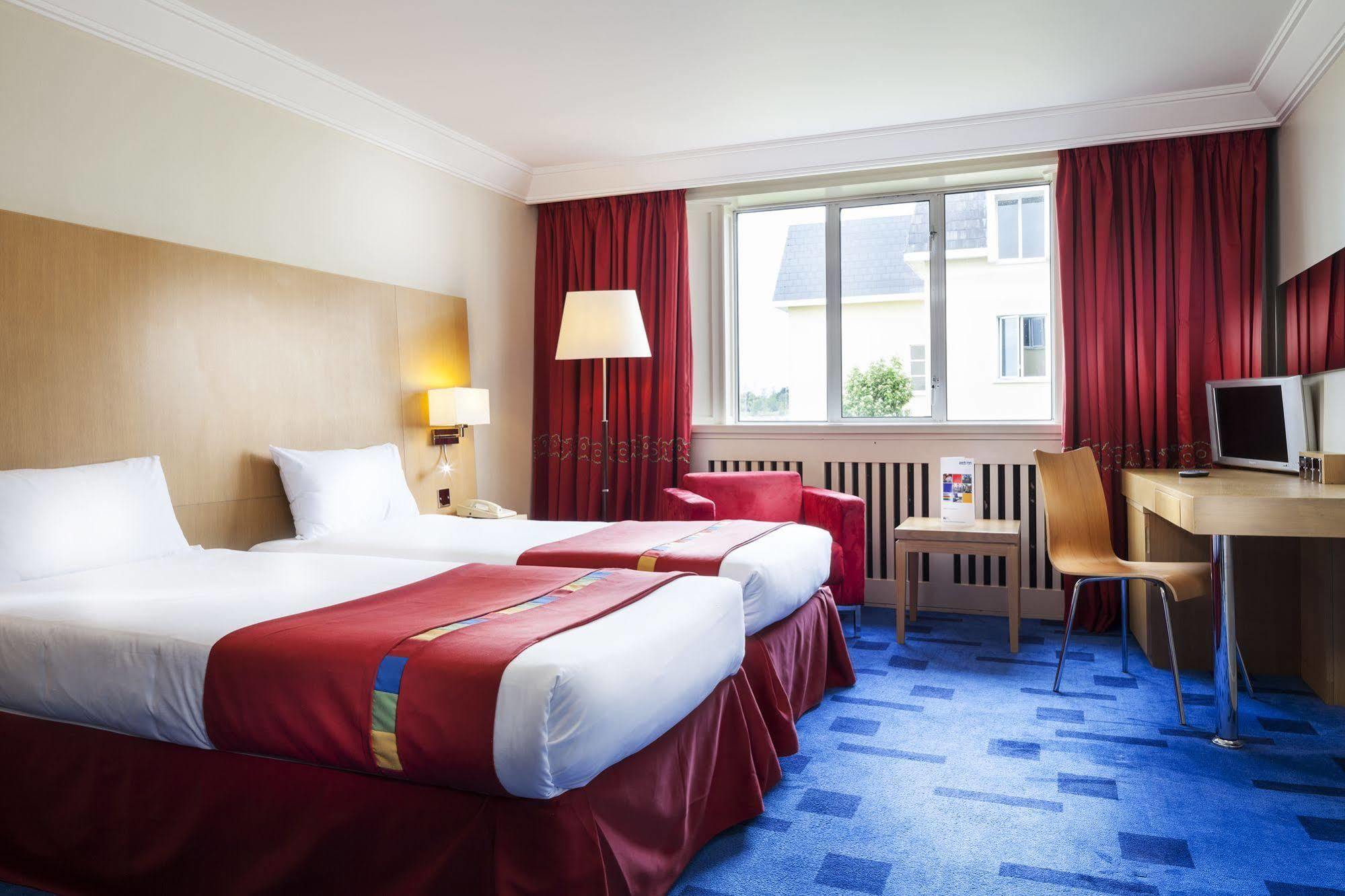 Park Inn By Radisson Shannon Airport Экстерьер фото