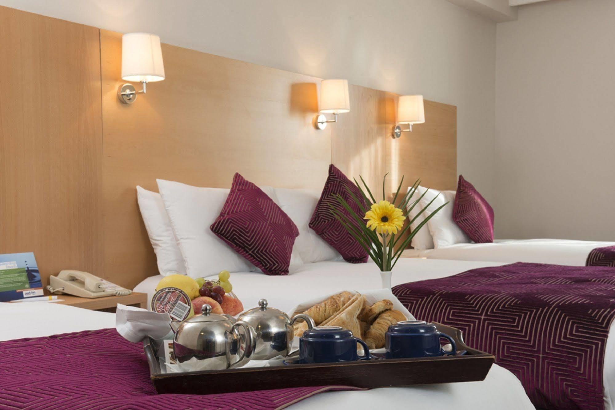 Park Inn By Radisson Shannon Airport Экстерьер фото